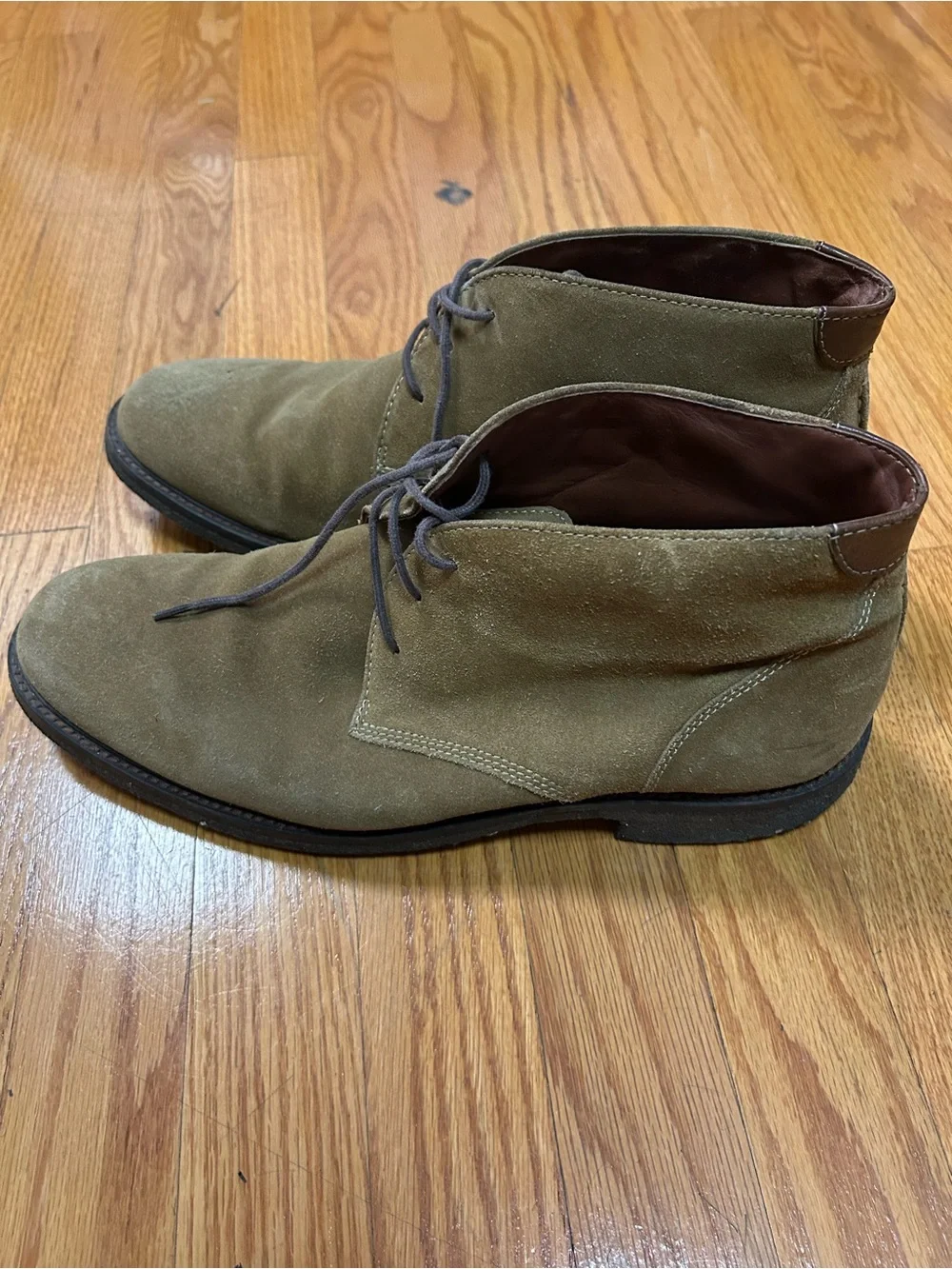 Johnston & Murphy Olive Suede Chukka Boots